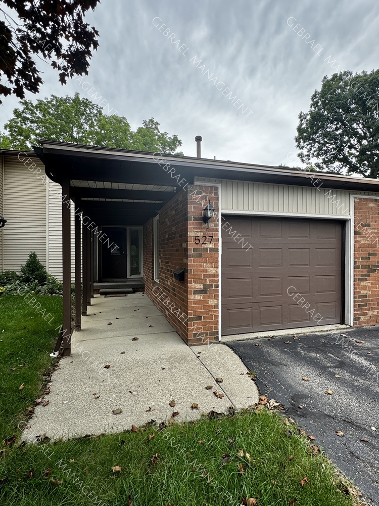 527 Oakbrook