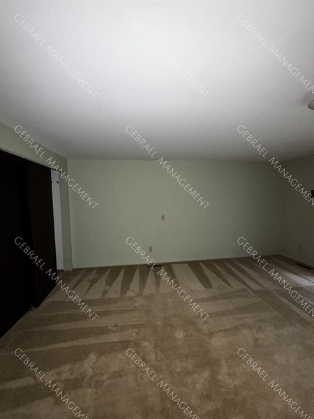 527 Oakbrook photo 3