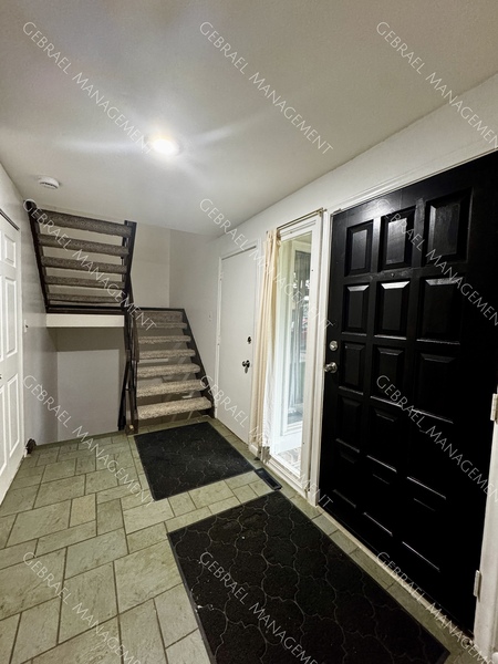 527 Oakbrook photo 2