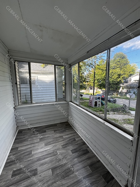 920 Durand St. photo 3